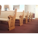 manutenção de estofado em cadeira de igreja